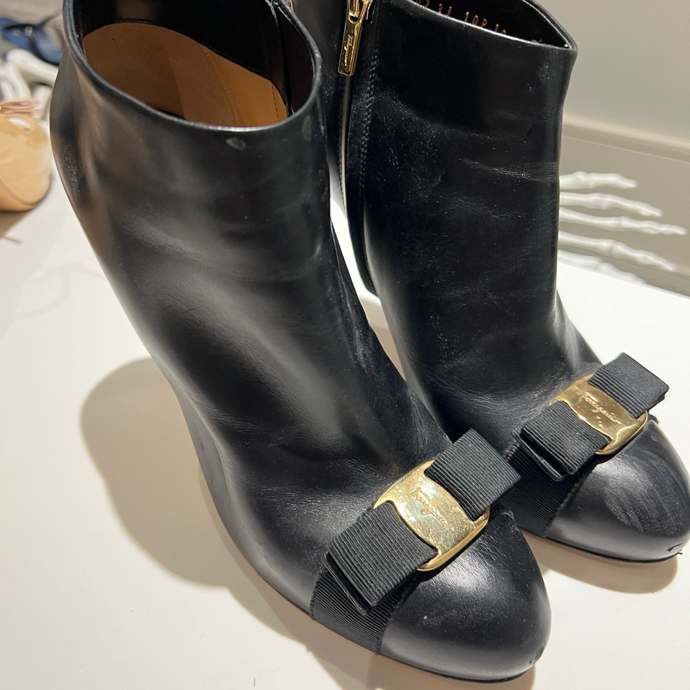 Ferragamo high heel booties black leather Varina bow details size 10